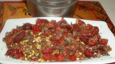 чай из плодов шиповника с мелиссой