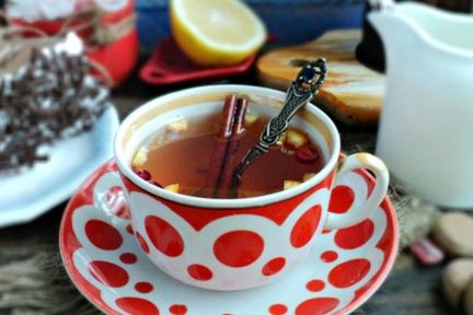 Чай с апельсиновой коркой, клюквой и корицей