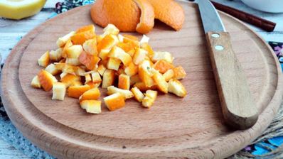 чай с апельсиновой коркой, клюквой и корицей