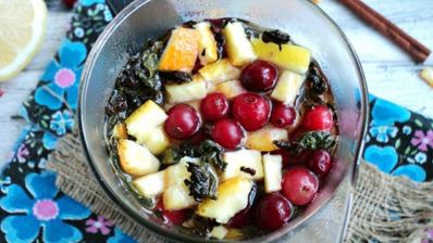 чай с апельсиновой коркой, клюквой и корицей