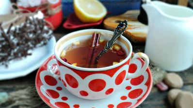 чай с апельсиновой коркой, клюквой и корицей