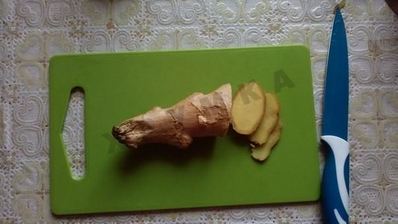 чай с имбирем, лимоном и яблоками