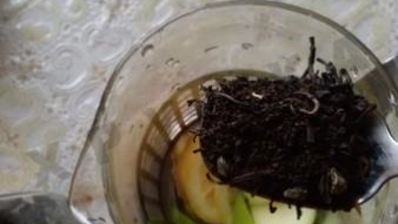 чай с имбирем, лимоном и яблоками