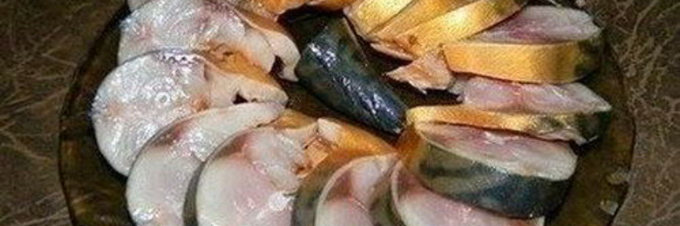 Домашняя соленая скумбрия в чайном рассоле