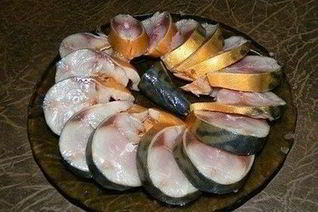 Домашняя соленая скумбрия в чайном рассоле