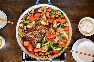 Горячая фунчоза с курицей