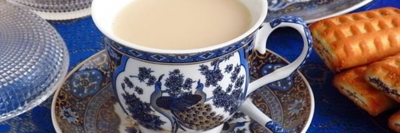 Индийский имбирный чай Масала с молоком и кардамоном