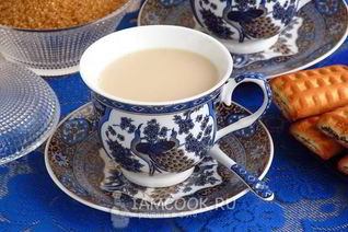 Индийский имбирный чай Масала с молоком и кардамоном