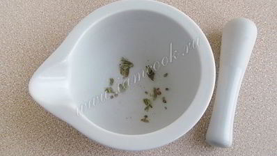 индийский имбирный чай масала с молоком и кардамоном