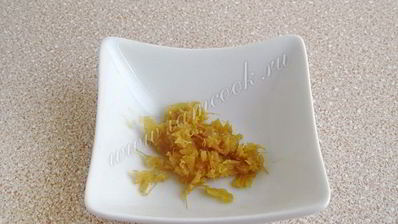 индийский имбирный чай масала с молоком и кардамоном