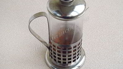 индийский имбирный чай масала с молоком и кардамоном