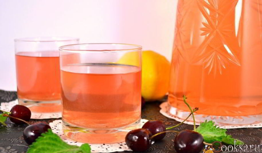 Рецепт холодного зеленого чая с черешней, красной смородиной, корицей и мятой