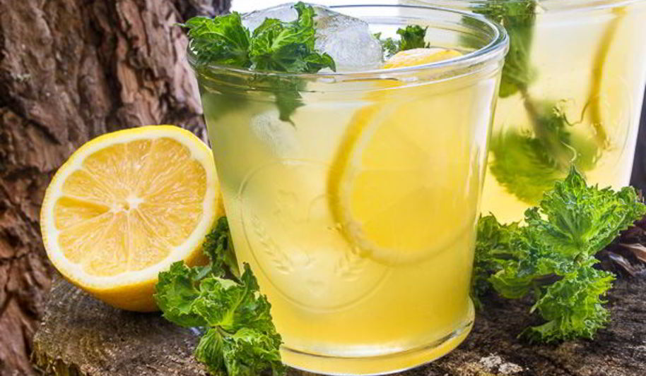 Рецепт холодного зеленого чая с лимоном и медом