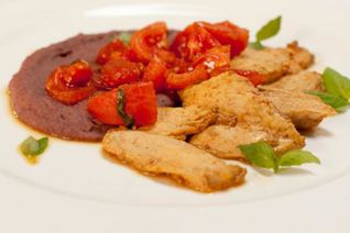 Курица с чайным соусом и пюре из фасоли