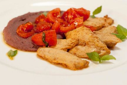 Курица с чайным соусом и пюре из фасоли