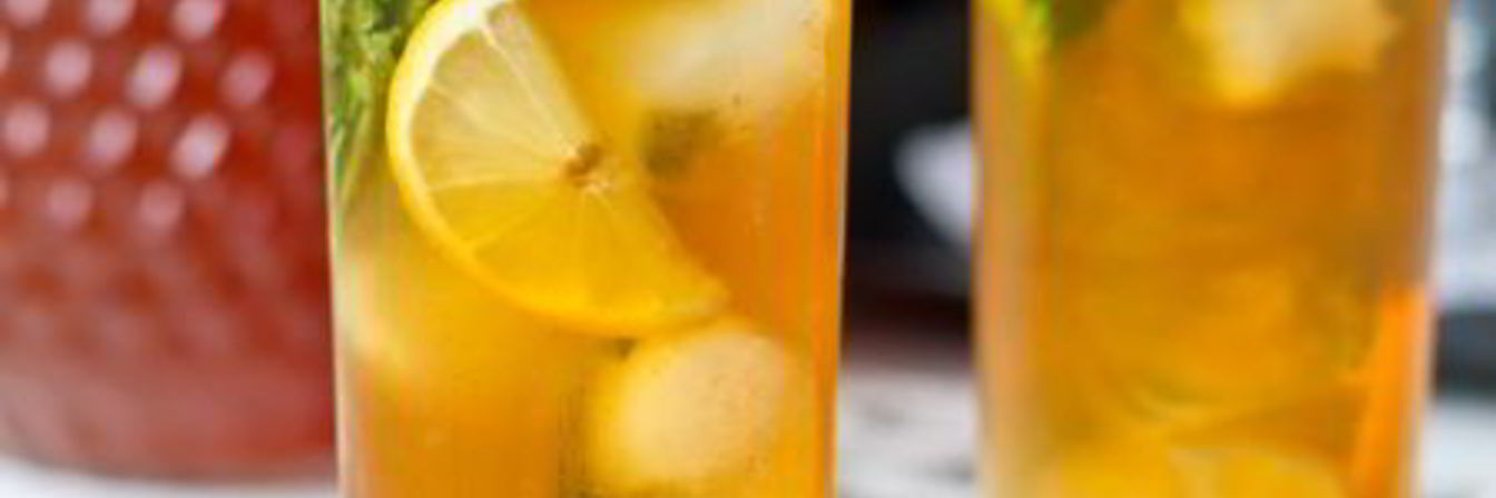 Ледяной чай с имбирем, лимоном и мятой