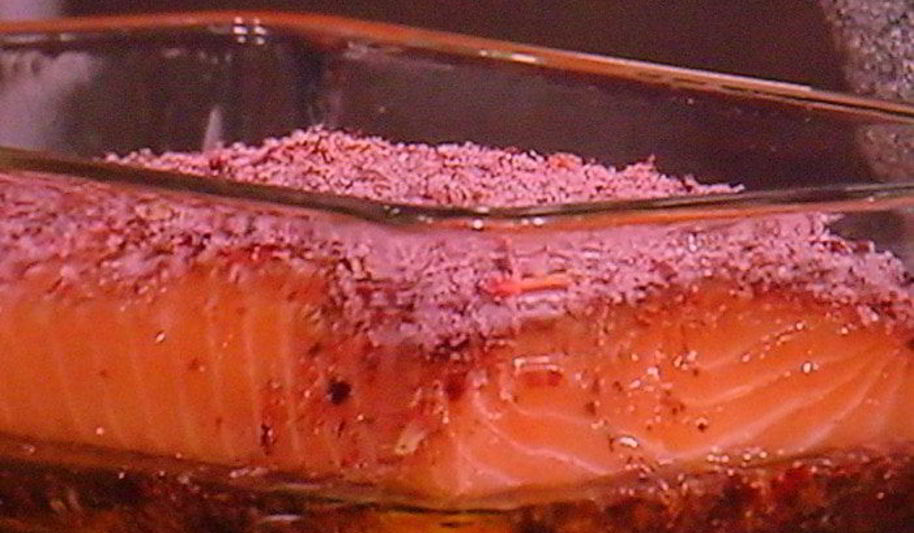 Рецепт лосося, засоленного в листьях чая каркаде