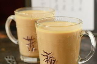 Молочный шелковый чай из Гонконга