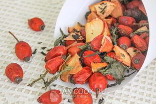 Сушеный чай с мятой, яблоком и шиповником