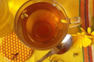 Травяной чай с мелиссой и зверобоем