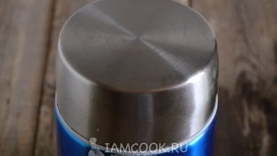 травяной чай в термосе