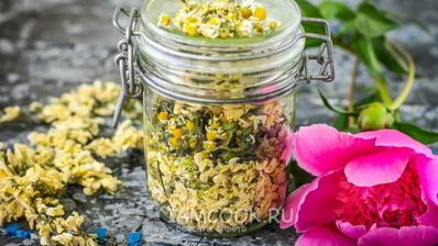 цветочный чай с ромашкой, акацией и мятой