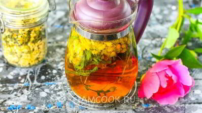 цветочный чай с ромашкой, акацией и мятой