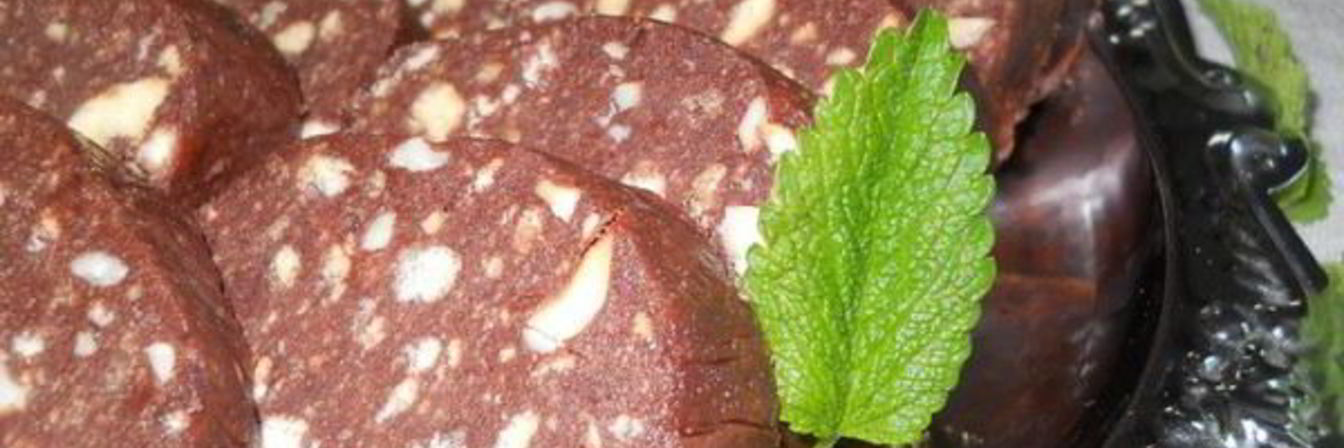 Вкусная чайная колбаска из печенья