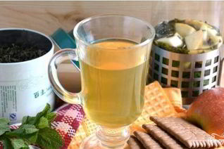 Зеленый чай с ромашкой