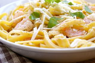 Феттучини с морским коктейлем