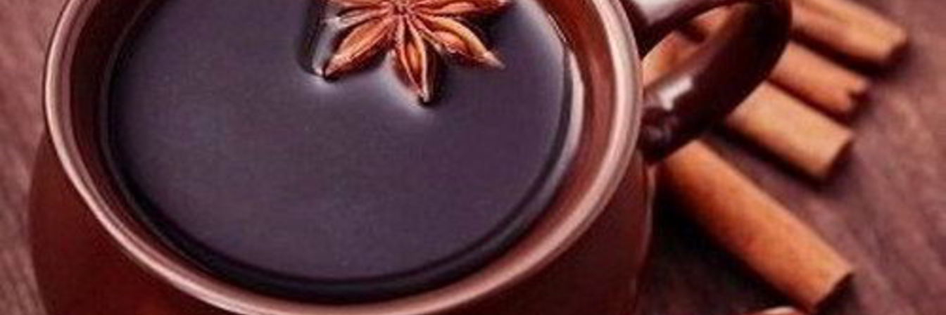 Домашний глинтвейн с корицей и мускатным орехом