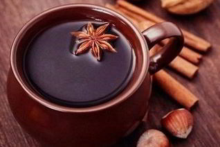 Домашний глинтвейн с корицей и мускатным орехом