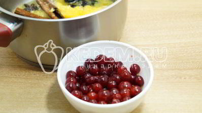 глинтвейн из белого вина с апельсином и клюквой