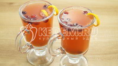 глинтвейн из белого вина с апельсином и клюквой