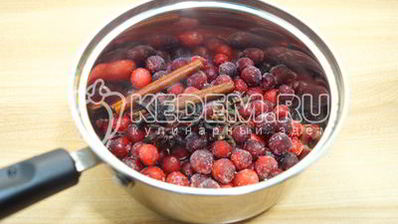 клюквенный безалкогольный глинтвейн