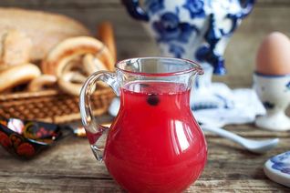 Кисель из вишни, клубники и черноплодной рябины в мультиварке