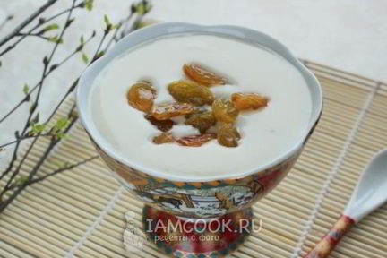 Молочный кисель с изюмом