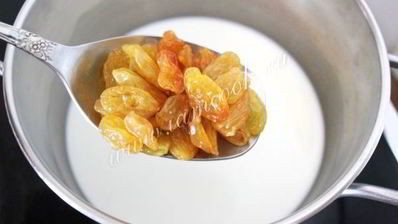 молочный кисель с изюмом