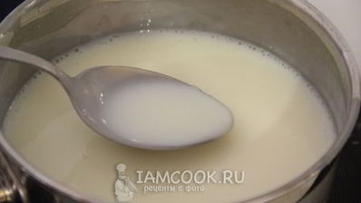 молочный кисель с вишневым конфитюром