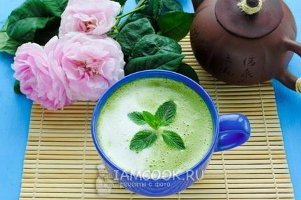 Латте с чаем маття и белым шоколадом