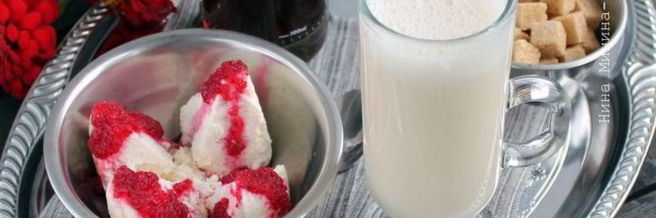 Коктейль из сыворотки с бананом и сиропом агавы