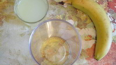 коктейль из сыворотки с бананом и сиропом агавы