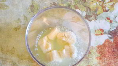 коктейль из сыворотки с бананом и сиропом агавы