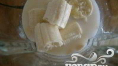 коктейль с арахисовым маслом, шоколадом и бананом