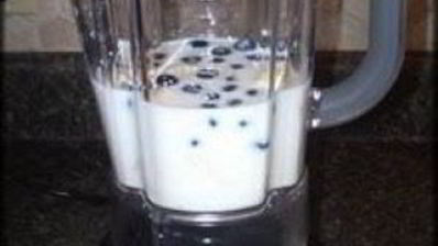 коктейль с арахисовым маслом, шоколадом и бананом