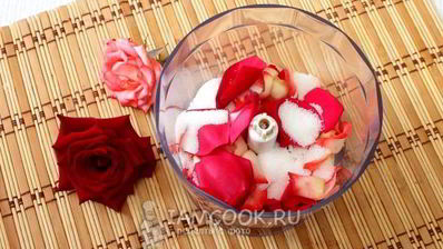 ликер из лепестков роз