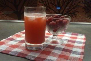 Домашний малиновый лимонад