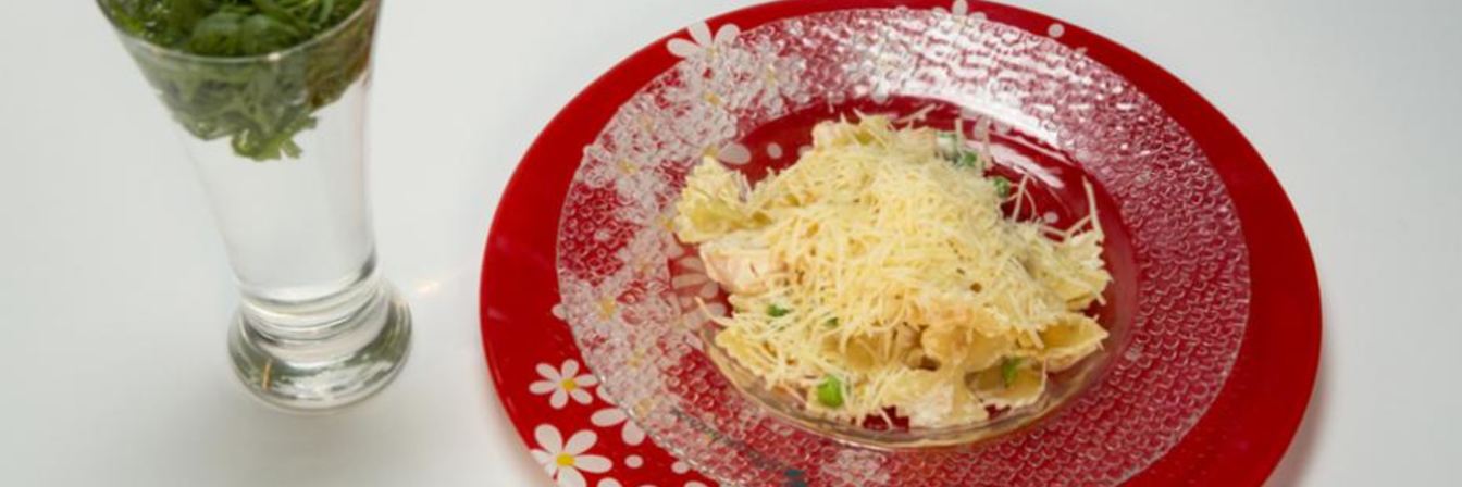 Фарфалле с лососем и домашний лимонад