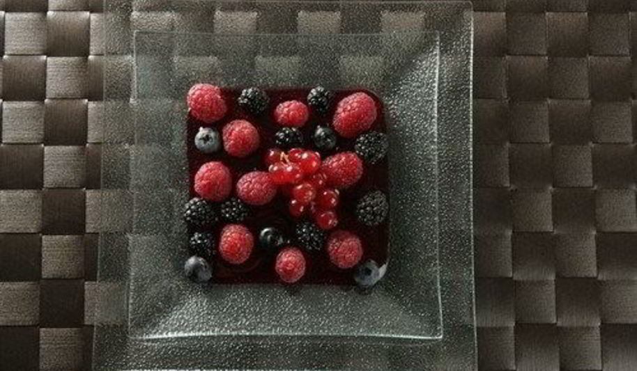 Рецепт малины и черника в сиропе из красного вина