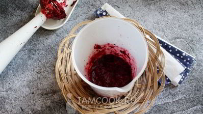 кисломолочный коктейль с черникой и овсяными хлопьями